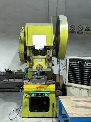 Καλή τιμή CNC Servo Punch Press 1250 kN Force for Sheet Metal Fabrication σε απευθείας σύνδεση