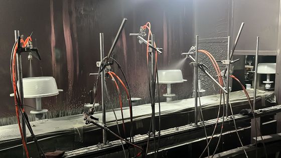Αυτόματη μηχανή γραμμών παραγωγής Μαγειρικά σκεύη επιστρώματος χρώματος για την παραγωγή εργαλείων αργιλίου