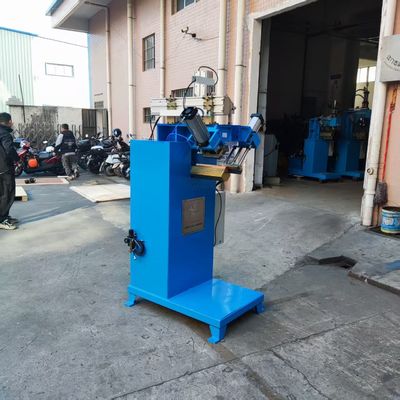 Μηχανή συγκόλλησης CNC ειδικά σχεδιασμένη για στρογγυλεμένες γωνίες σε νιπτήρες μετάλλου από ανοξείδωτο χάλυβα