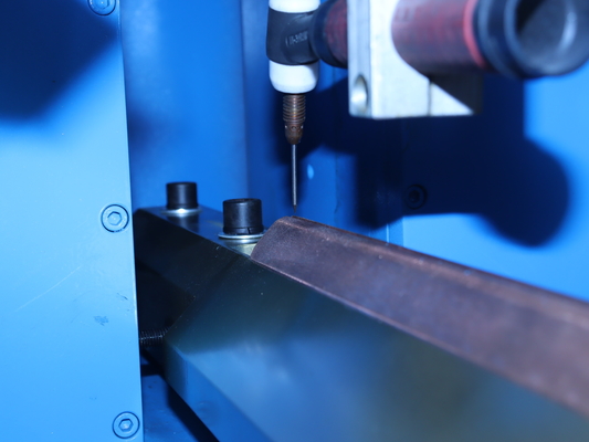 Μηχανή συγκόλλησης ακριβείας CNC 4 άξων (ειδικευμένη εσωτερική άκρη πίνακα)
