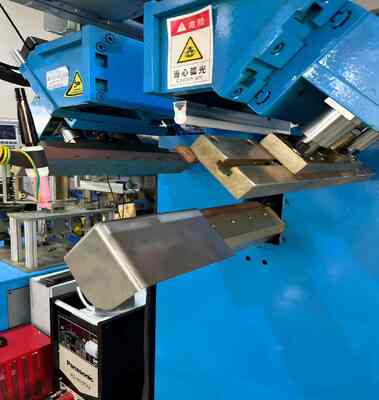 Μηχανή συγκόλλησης CNC για κάθετες ραφές και κάτω γωνίες - Ειδική μηχανή συγκόλλησης