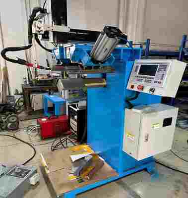 Μηχανή συγκόλλησης CNC για κάθετες ραφές και κάτω γωνίες - Ειδική μηχανή συγκόλλησης